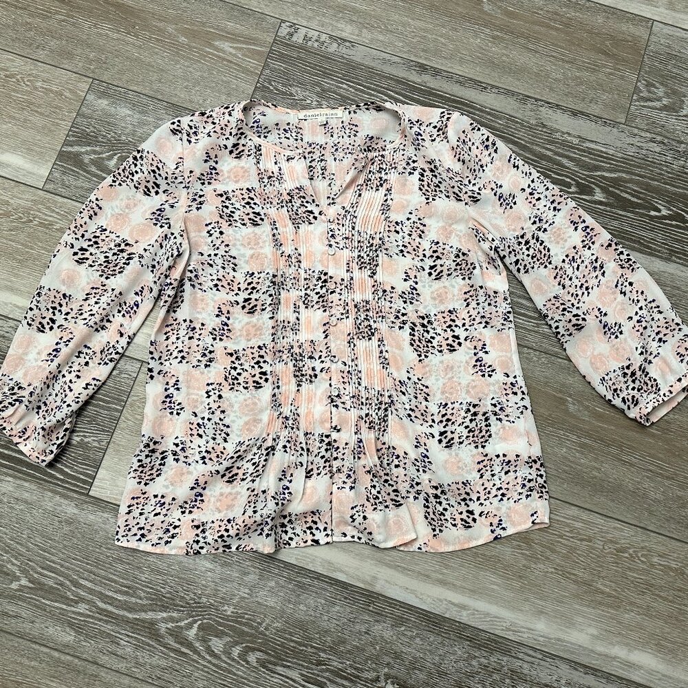 Daniel Rainn Sz S Gorgeous Blouse w Feminine Pintucks Boho ish Button Down